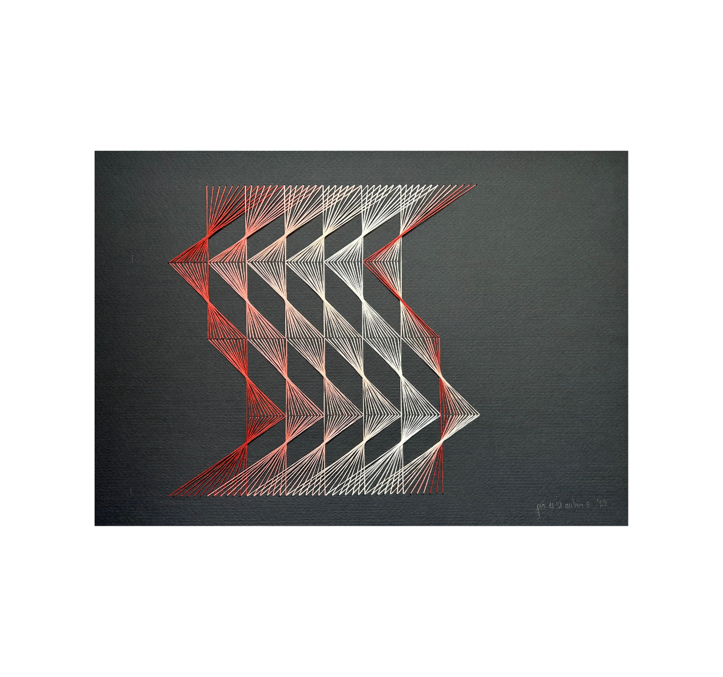 Serie geometría. Líneas, planos y tramas. Terracota fondo negro